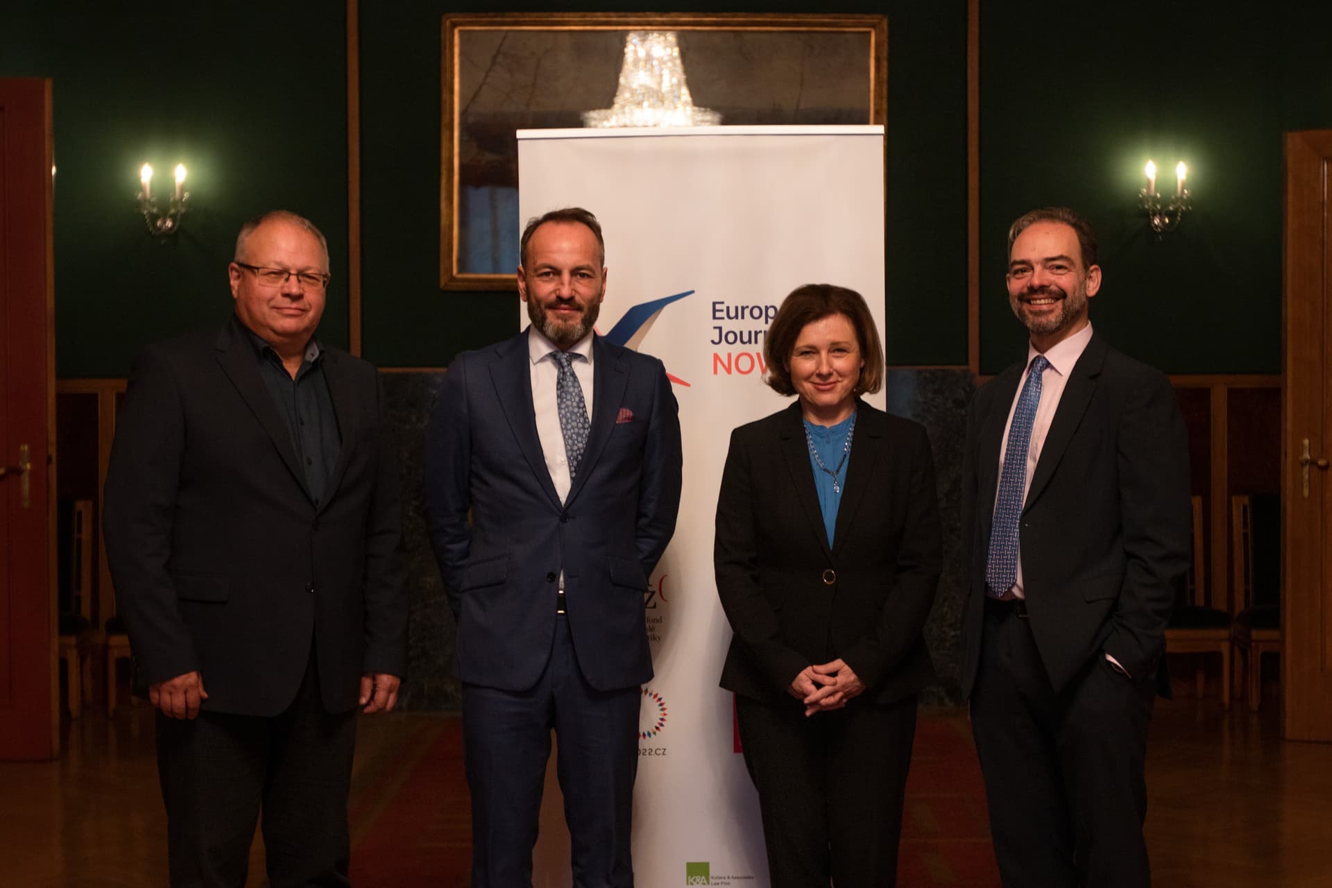 Michal Klíma (vládní zmocněnec pro oblast médií), Jiří Kučera (předseda správní rady NFNZ),  Věra Jourová (místopředsedkyně Evropské komise), Frane Maroević (výkonný ředitel IPI). Autorka fotografie: Ronja Koskinen, IPI.